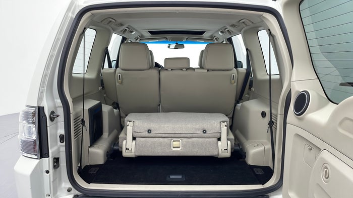 MITSUBISHI PAJERO-Boot Inside View
