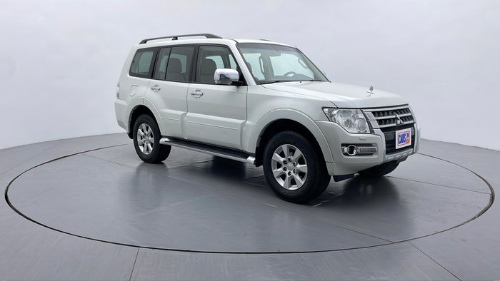 MITSUBISHI PAJERO-Right Front Diagonal (45- Degree) View