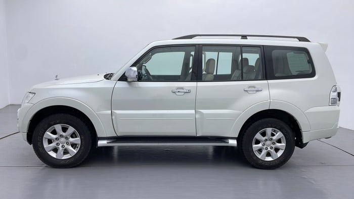 MITSUBISHI PAJERO-Left Side View