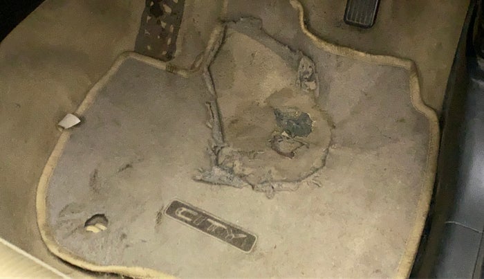 2016 Honda City V MT PETROL, Petrol, Manual, 33,591 km, Flooring - Carpet is minor damage