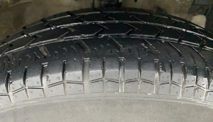 2015 Maruti Swift VXI, Petrol, Manual, 78,709 km, Right Front Tyre Tread