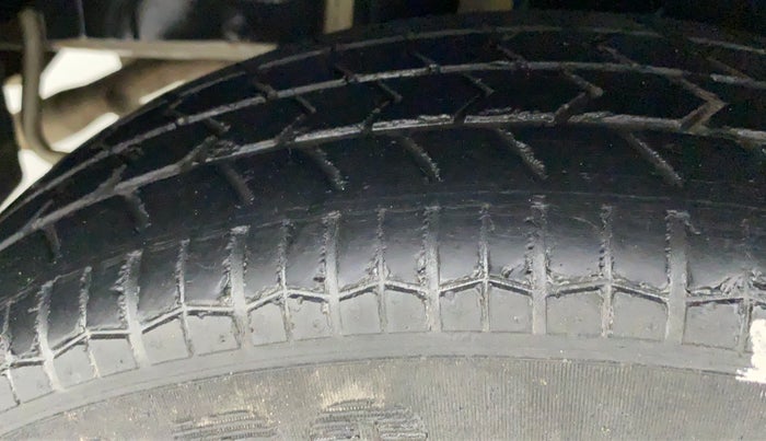 2015 Maruti Swift VXI, Petrol, Manual, 78,709 km, Right Rear Tyre Tread