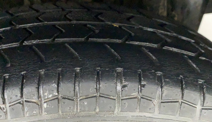 2015 Maruti Swift VXI, Petrol, Manual, 78,709 km, Left Rear Tyre Tread