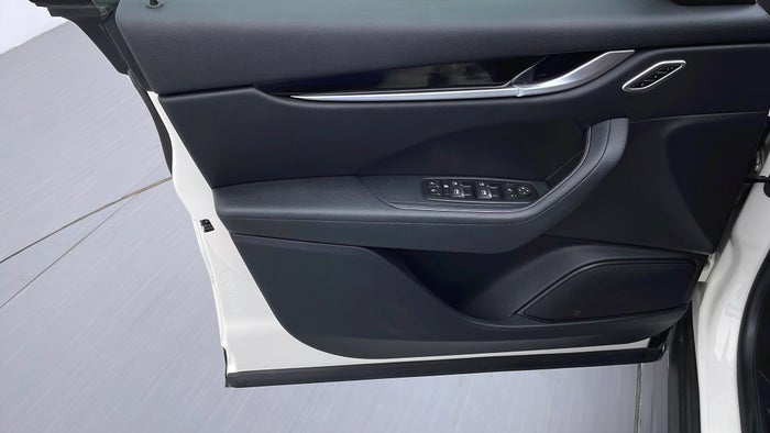 MASERATI LEVANTE-Driver Side Door Panels Controls