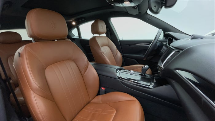MASERATI LEVANTE-Right Side Front Door Cabin View