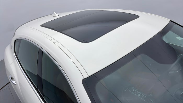 MASERATI LEVANTE-Roof/Sunroof View