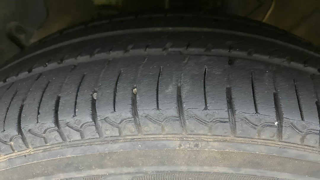 Left Front Tyre Tread