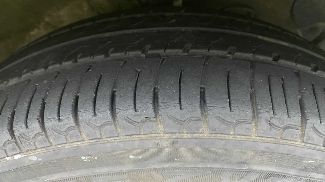 Right Front Tyre Tread