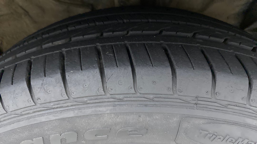 Right Front Tyre Tread