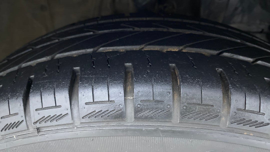 Right Front Tyre Tread