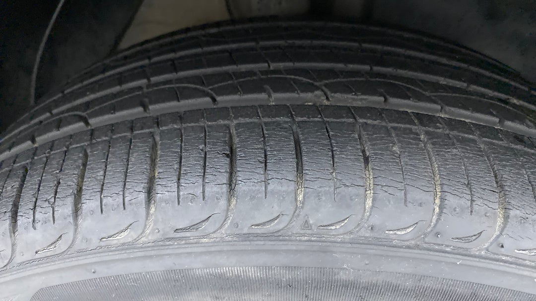 Right Front Tyre Tread