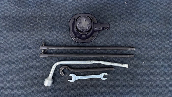 TOYOTA FORTUNER-Tool Kit