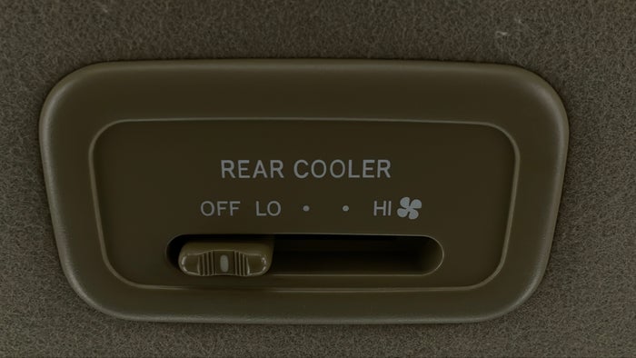TOYOTA FORTUNER-Rear AC Temperature Control