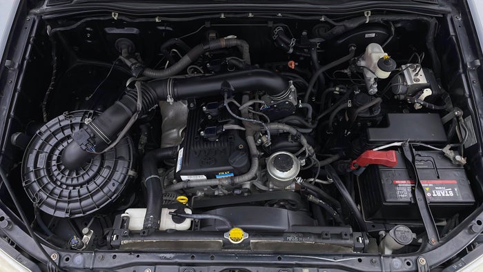 TOYOTA FORTUNER-Engine Bonet View