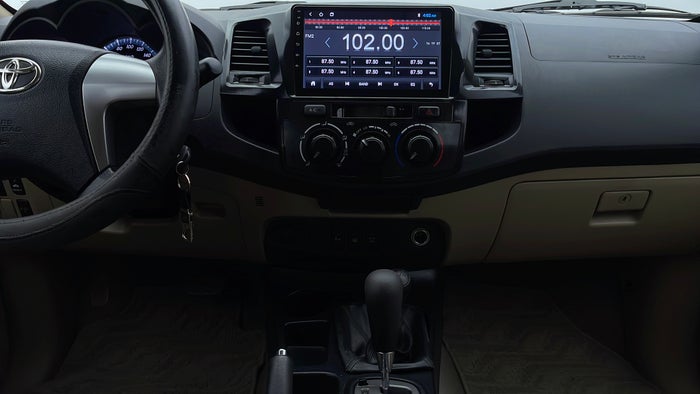 TOYOTA FORTUNER-Center Console