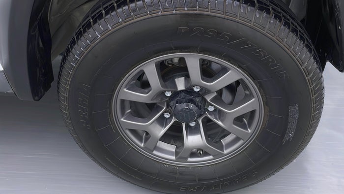 SUZUKI JIMNY-Alloy Wheel RHS Front Scratch