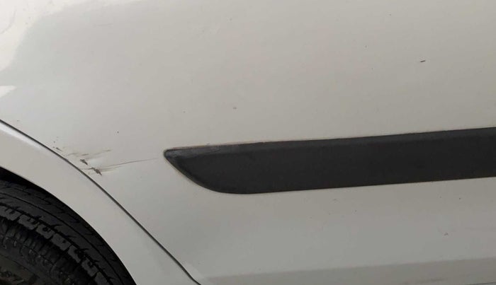 2014 Maruti Swift VXI, Petrol, Manual, 93,013 km, Right rear door - Minor scratches