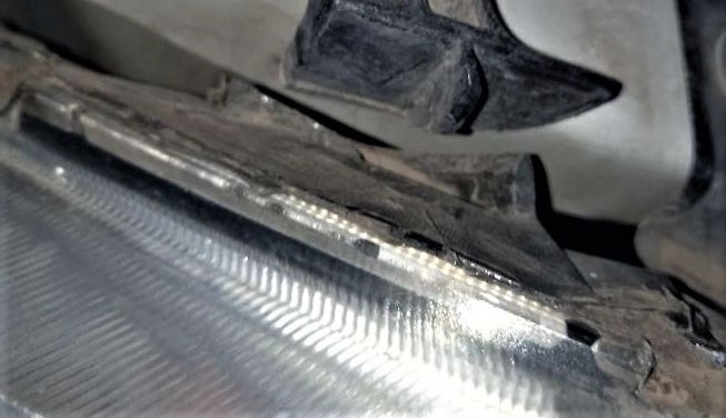 2014 Maruti Swift VXI, Petrol, Manual, 93,013 km, Left headlight - Clamp has minor damage