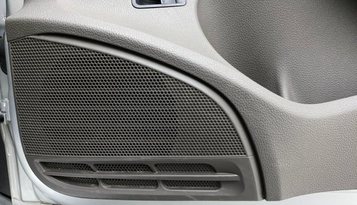 2016 Volkswagen Vento HIGHLINE 1.2 TSI AT, Petrol, Automatic, 52,969 km, Speaker