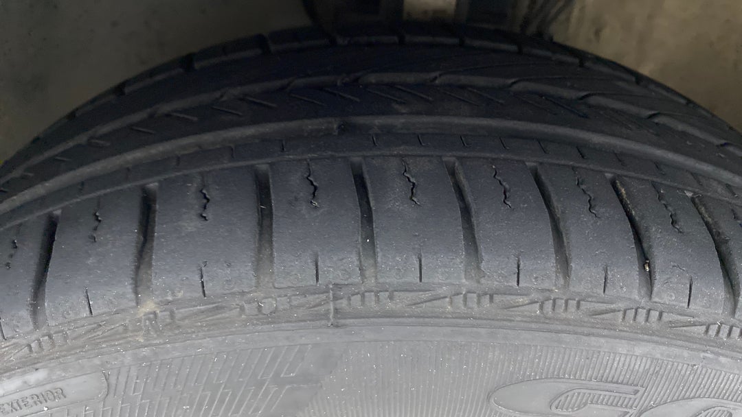 Left Front Tyre Tread