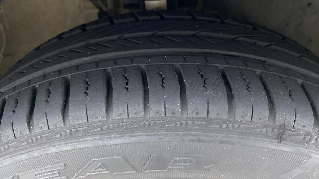 Right Front Tyre Tread
