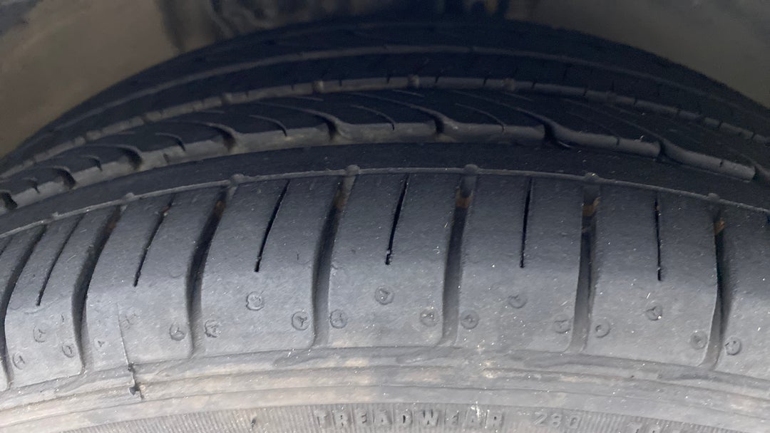 Right Front Tyre Tread