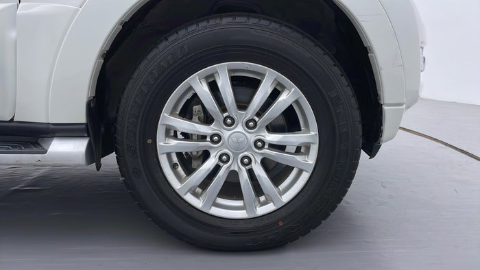 MITSUBISHI PAJERO-Right Front Tyre