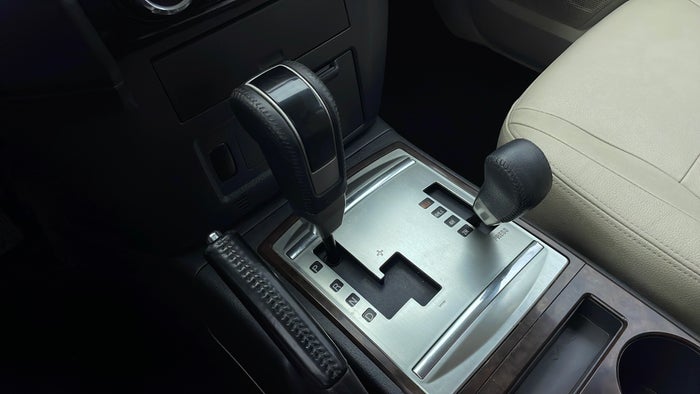 MITSUBISHI PAJERO-Gear Lever
