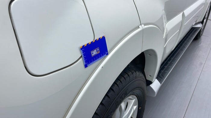 MITSUBISHI PAJERO-Quarter Panel RHS Scratch
