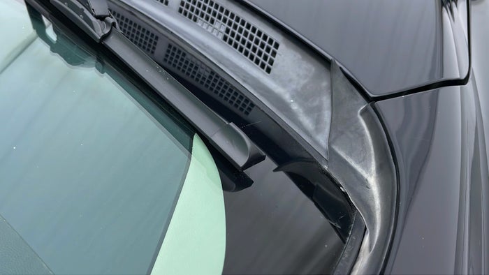 MITSUBISHI LANCER EX-Bonnet/Hood Cowl vent panel broken