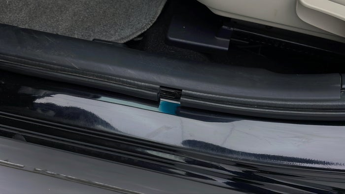MITSUBISHI LANCER EX-Door Exterior LHS Front Door Beading Missing/Broken