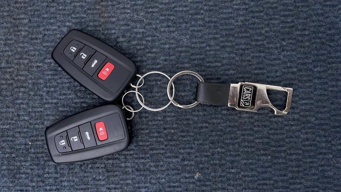 TOYOTA CAMRY-Key Close-up