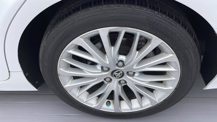 TOYOTA CAMRY-Alloy Wheel LHS Rear Scratch