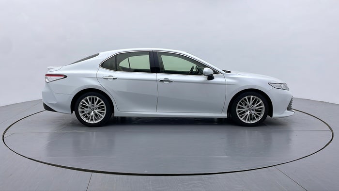 TOYOTA CAMRY-Right Side View