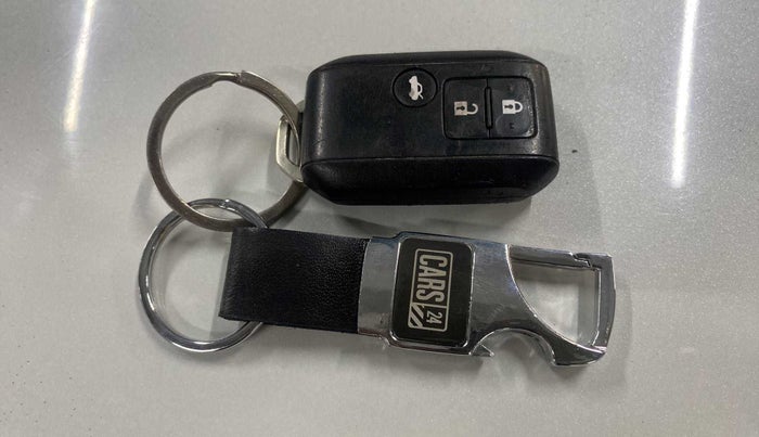 2018 Maruti Dzire ZDI, Diesel, Manual, 50,360 km, Lock system - Keyless sensor not working