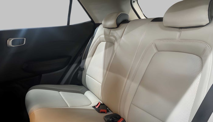 2022 Hyundai VENUE SX 1.0 TURBO IMT, Petrol, Manual, 6,247 km, Right Side Rear Door Cabin