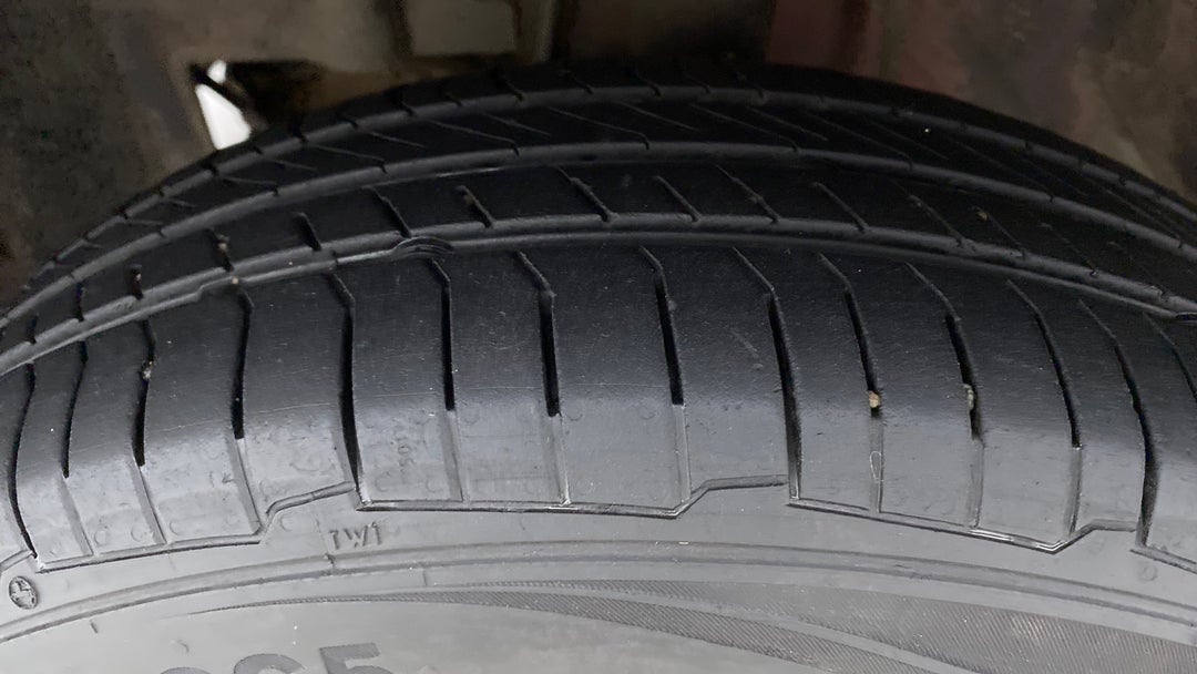 Left Front Tyre Tread