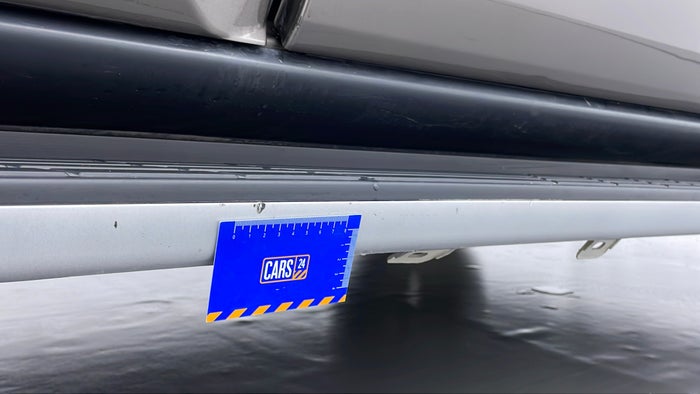 MITSUBISHI PAJERO-Running Board RHS Scratch