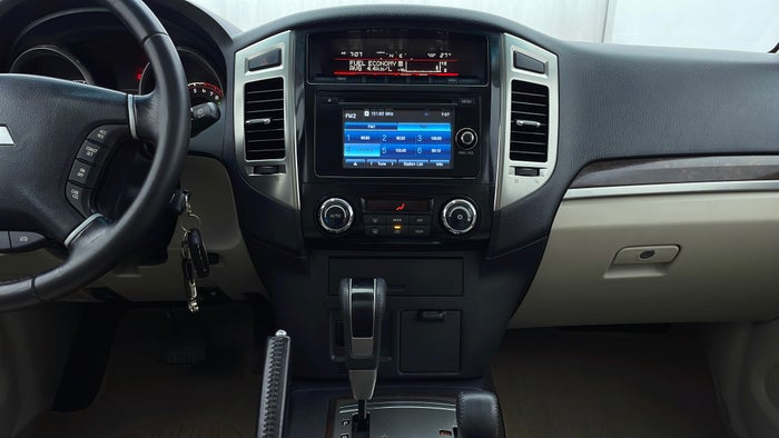 MITSUBISHI PAJERO-Center Console
