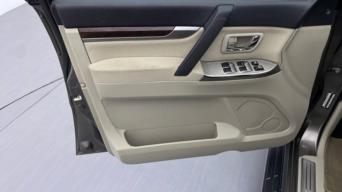 MITSUBISHI PAJERO-Driver Side Door Panels Controls