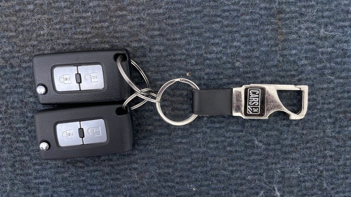 MITSUBISHI PAJERO-Key Close-up