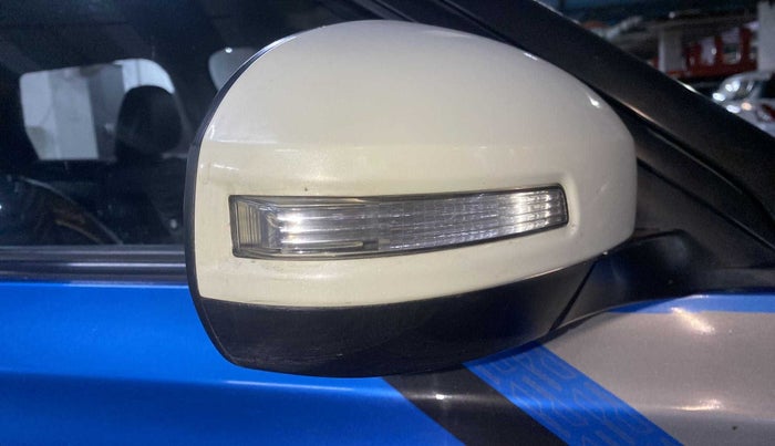 2016 Maruti Vitara Brezza ZDI PLUS DUAL TONE, Diesel, Manual, 79,167 km, Right rear-view mirror - Cover has minor damage