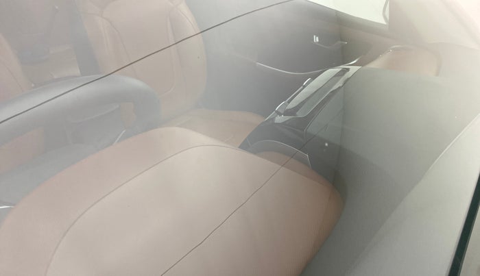 2022 Hyundai ALCAZAR PRESTIGE 1.5 MT 7STR, Diesel, Manual, 16,747 km, Front windshield - Minor spot on windshield
