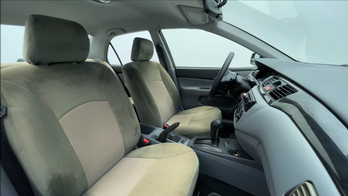 MITSUBISHI LANCER-Right Side Front Door Cabin View