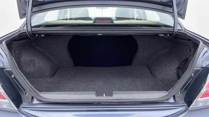 MITSUBISHI LANCER-Boot Inside View