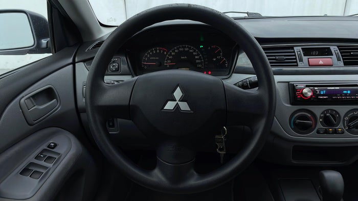 MITSUBISHI LANCER-Steering Wheel Close-up