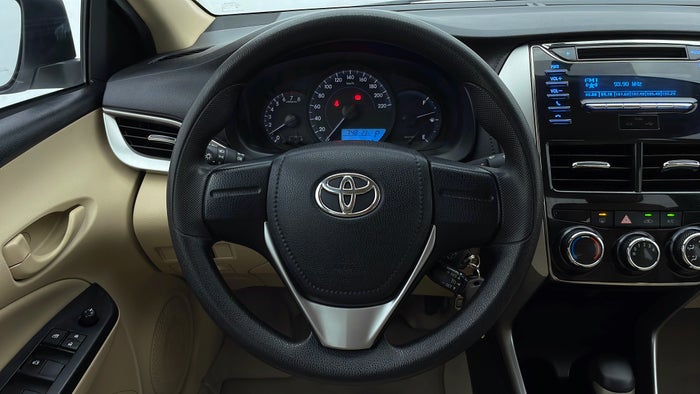 TOYOTA YARIS-Steering Wheel Close-up