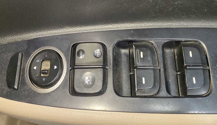 2017 Hyundai Grand i10 SPORTZ (O) 1.2 KAPPA VTVT, Petrol, Manual, 63,628 km, Right front window switch / handle - Child Switch not working for windows