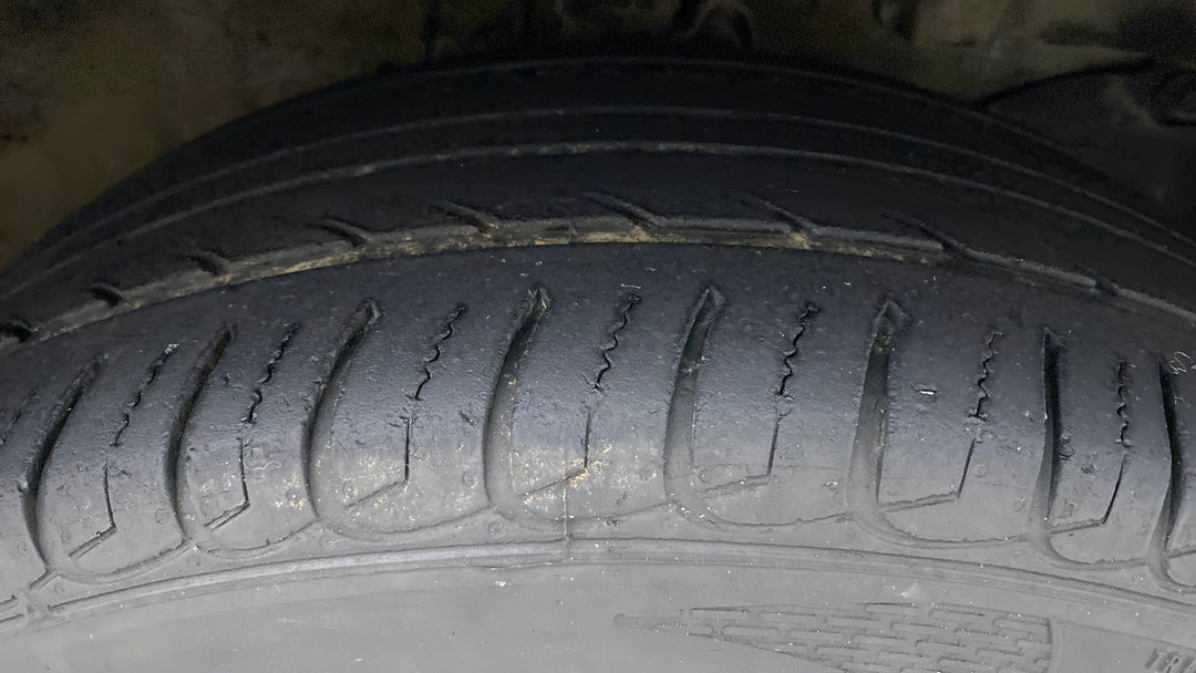 Right Front Tyre Tread