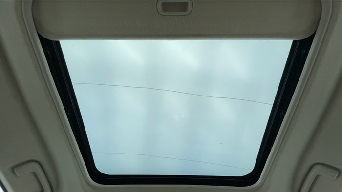 MITSUBISHI PAJERO-Interior Sunroof/Moonroof
